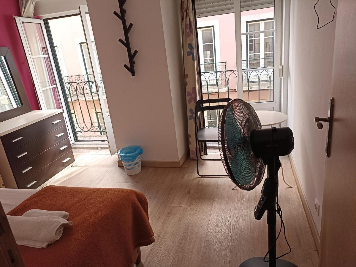 Martim Moniz 28 Guest House Lisbona Esterno foto