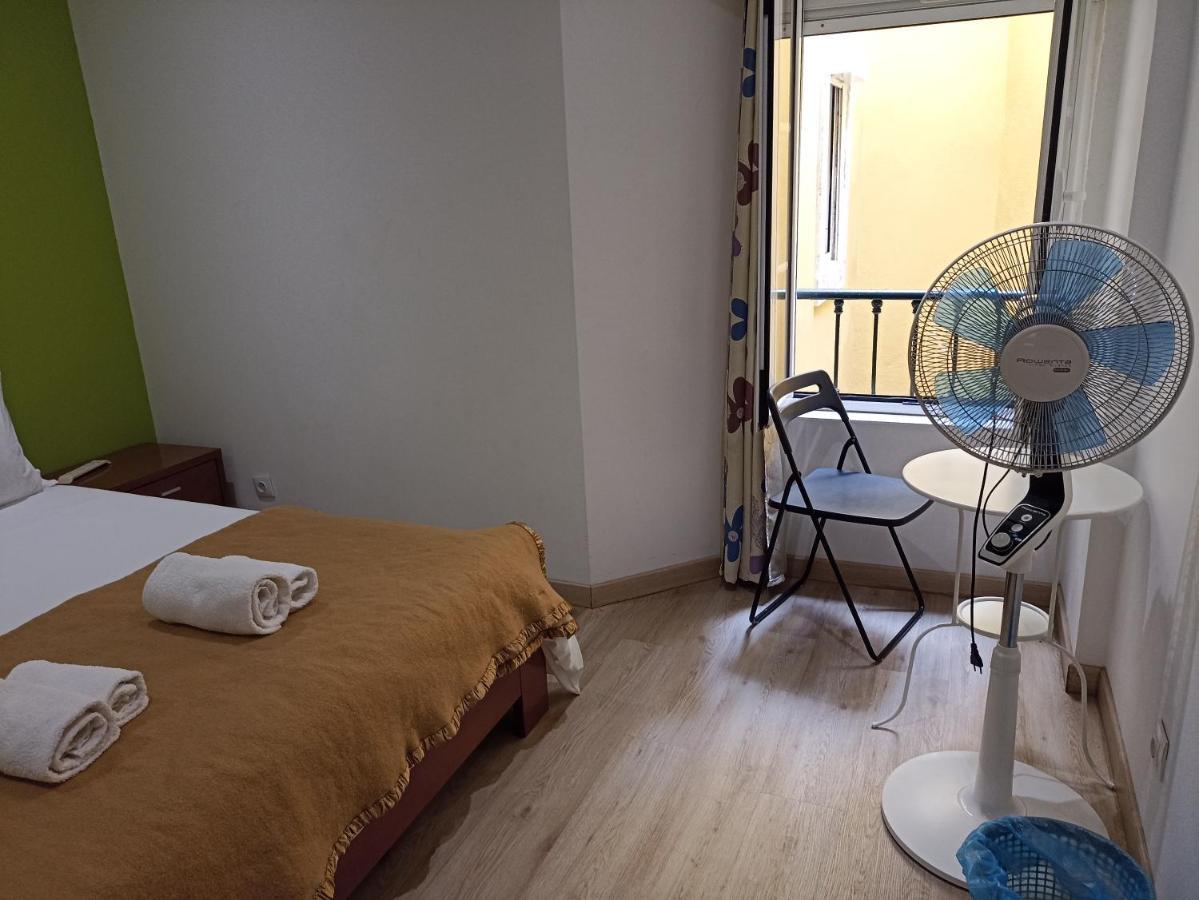 Martim Moniz 28 Guest House Lisbona Esterno foto