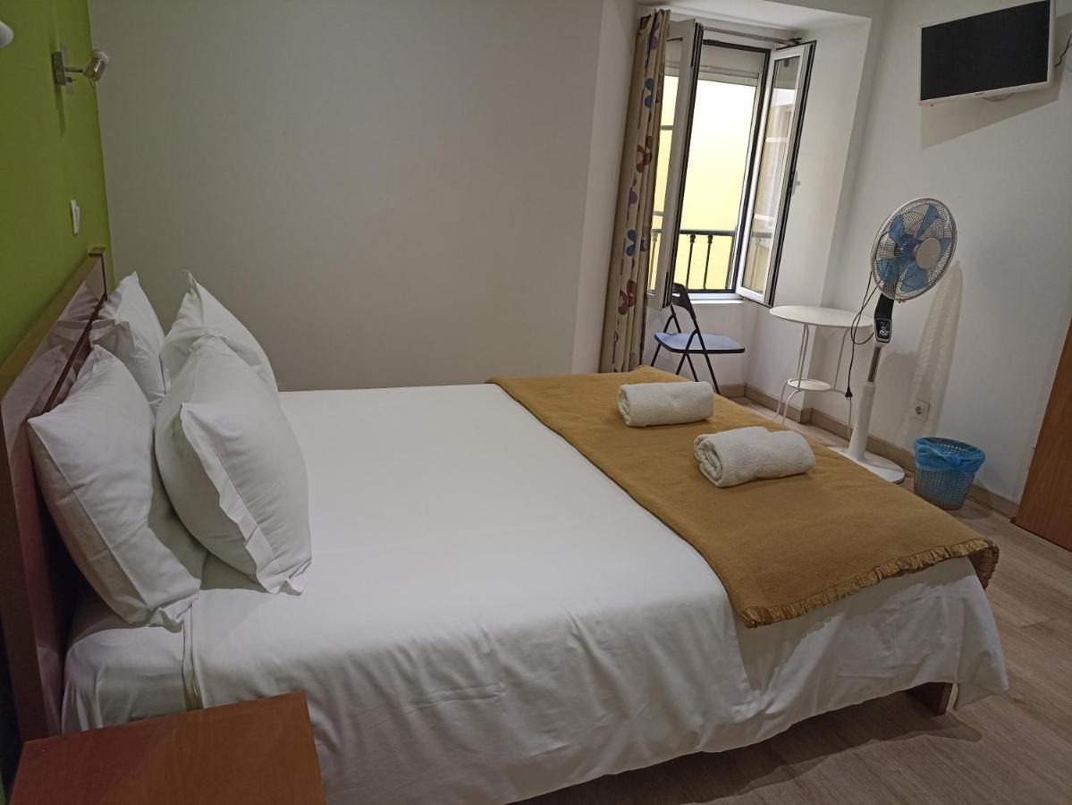 Martim Moniz 28 Guest House Lisbona Esterno foto