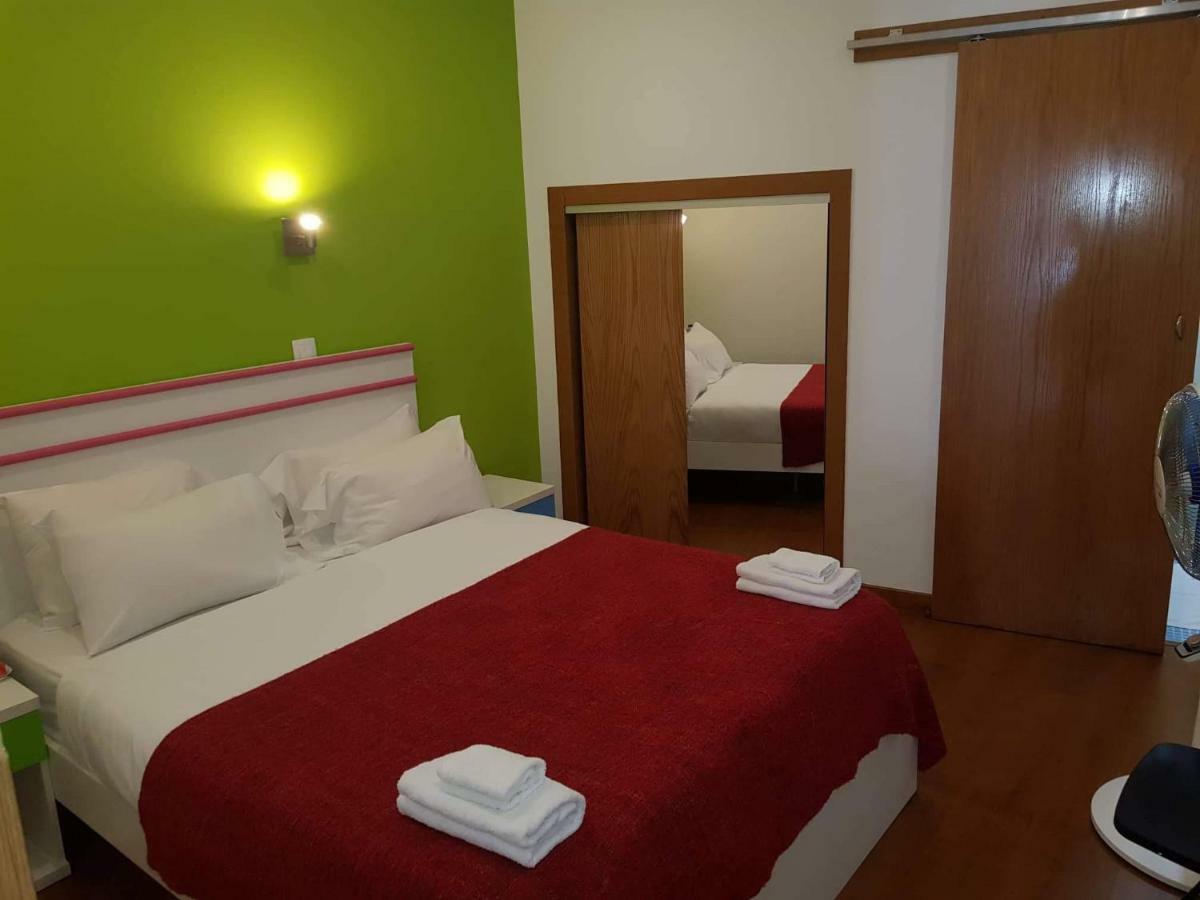 Martim Moniz 28 Guest House Lisbona Esterno foto