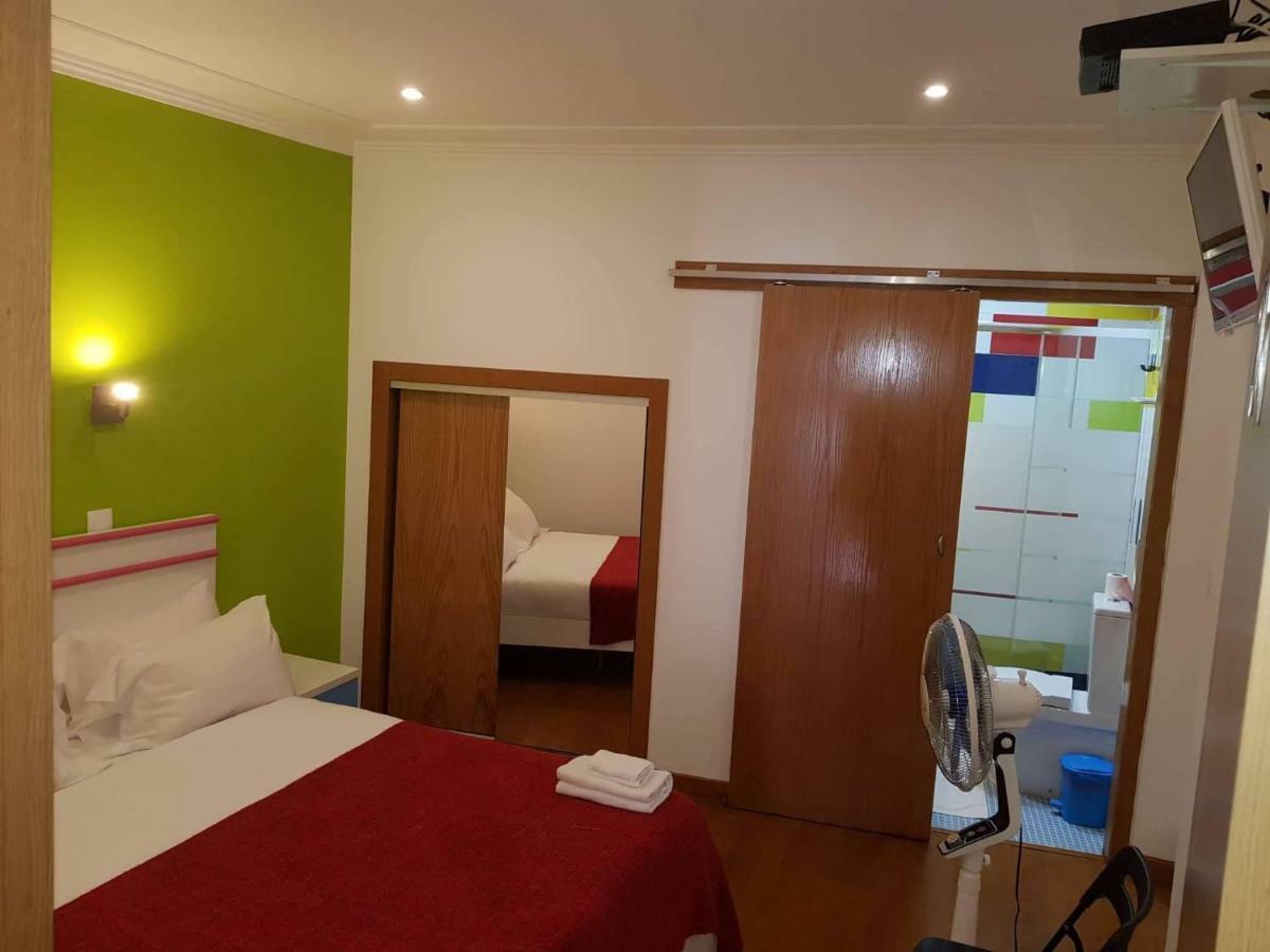 Martim Moniz 28 Guest House Lisbona Esterno foto